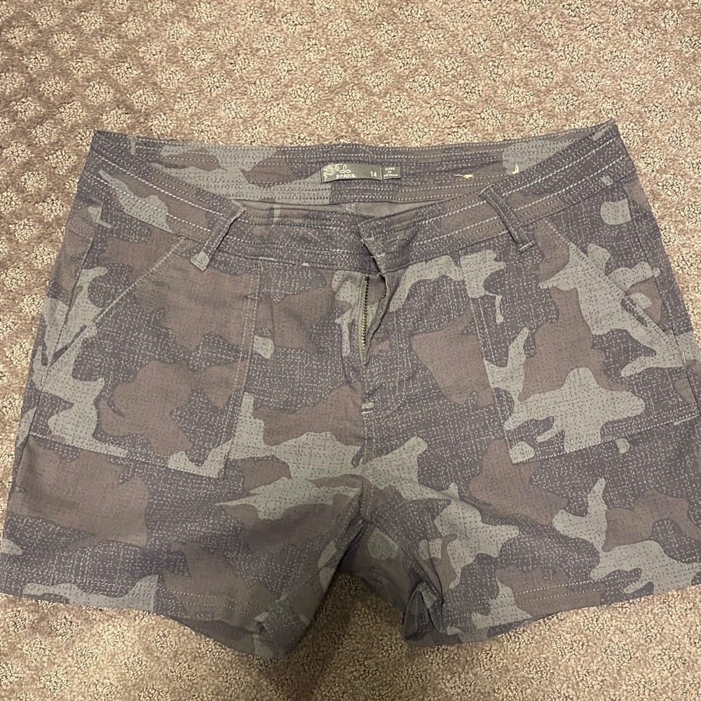 Prana Gray Camouflage Women's Shorts